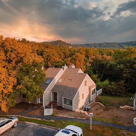 Galena Territory Lakeside Retreat: King Beds & Pool Access Exterior photo