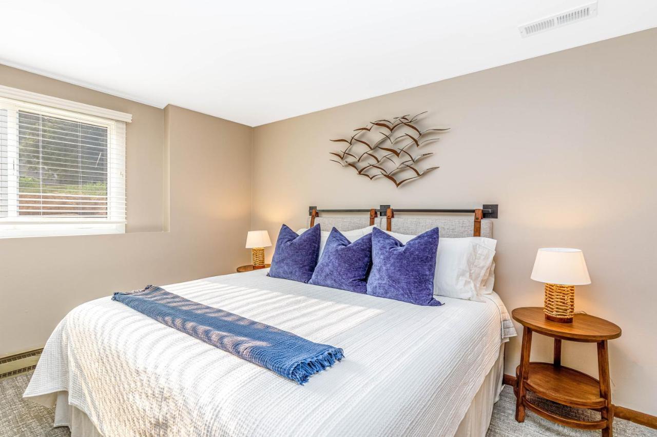 Galena Territory Lakeside Retreat: King Beds & Pool Access Exterior photo