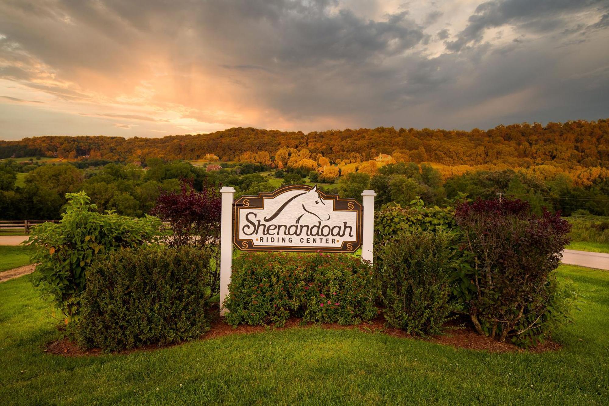 Galena Territory Lakeside Retreat: King Beds & Pool Access Exterior photo